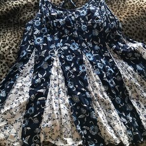 Size 0 (14) blue/white print challis print cami